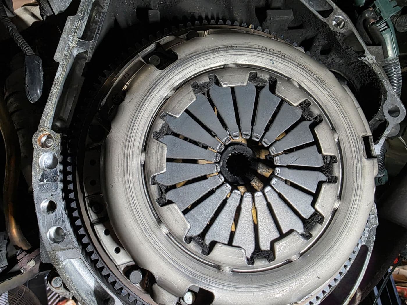 New clutch plate mounted on the engine flywheel